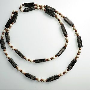 BEADED NECKLACE MEDIUM LENGTH